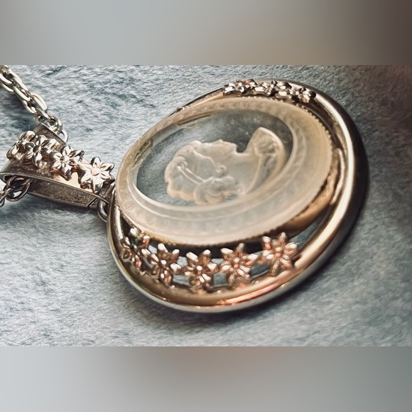 Statement Glass Carved Relief Intaglio Cameo Pendant w/Chain SilverTone Necklace - Picture 2 of 10